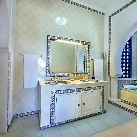 Sleeps 10 Pool Wifi Villa